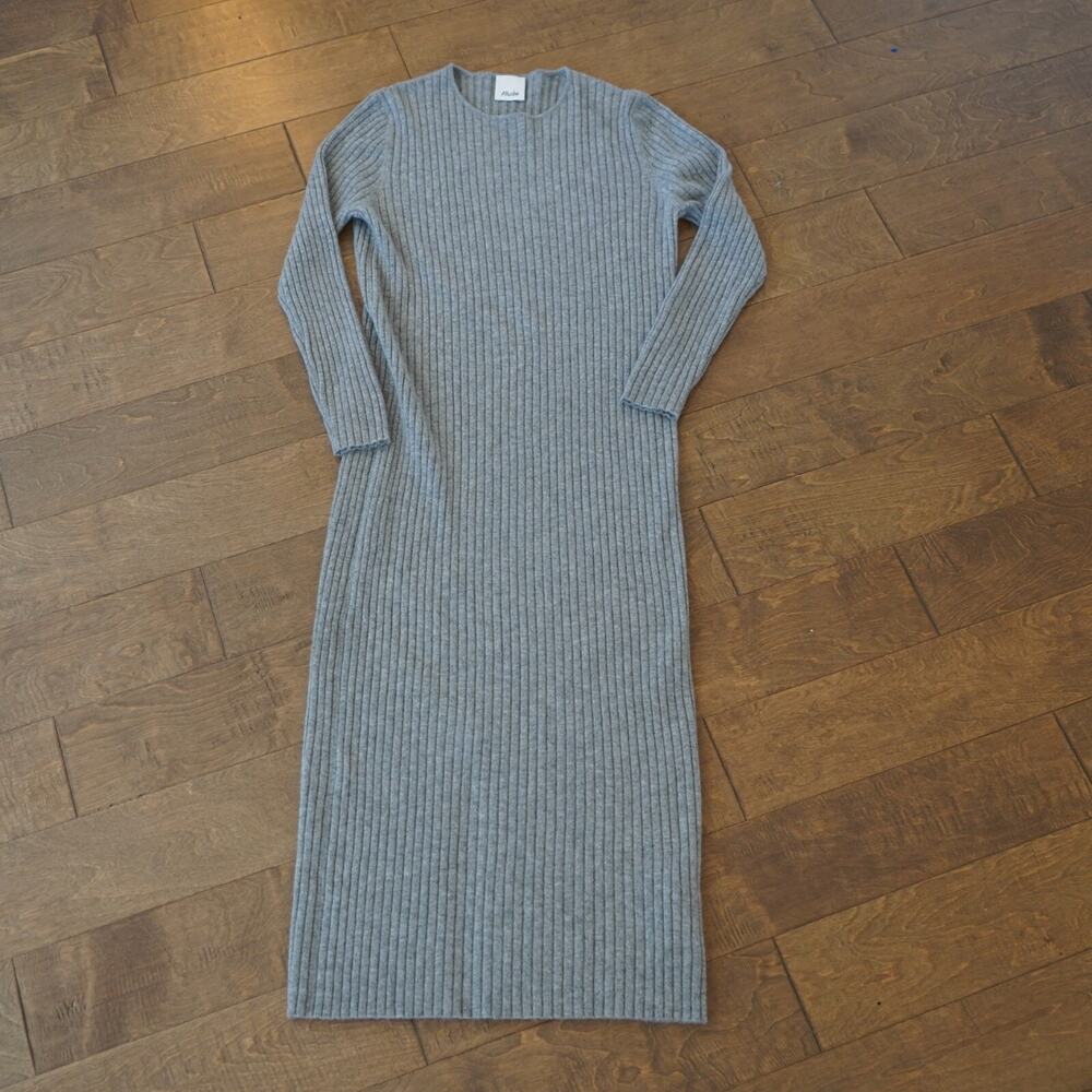 Elegant Gray Ribbed Midi Dress